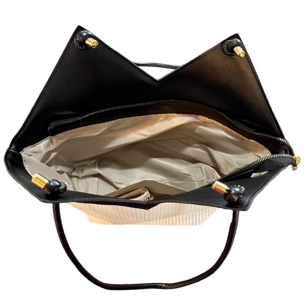 Heart Shaped Lips Puffy Vegan Leather Squeeze Bag with Black Rose Bag Charm - Picture 6 of 7